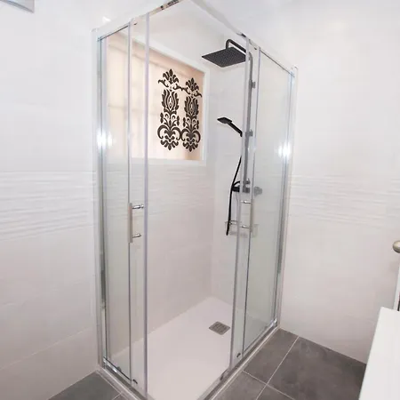 Cosy Close To Sea, Wifi, Air Cond *