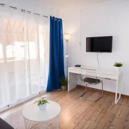 Cosy Close To Sea, Wifi, Air Cond *