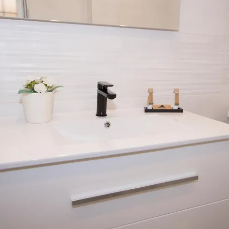 Cosy Close To Sea, Wifi, Air Cond アパート *