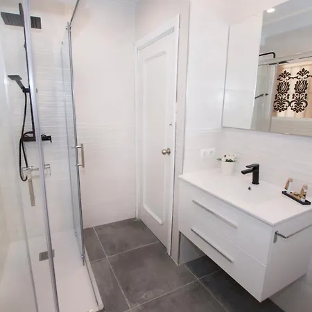 Cosy Close To Sea, Wifi, Air Cond アパート カルプ