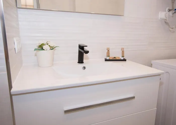 Cosy Close To Sea, Wifi, Air Cond Appartement *